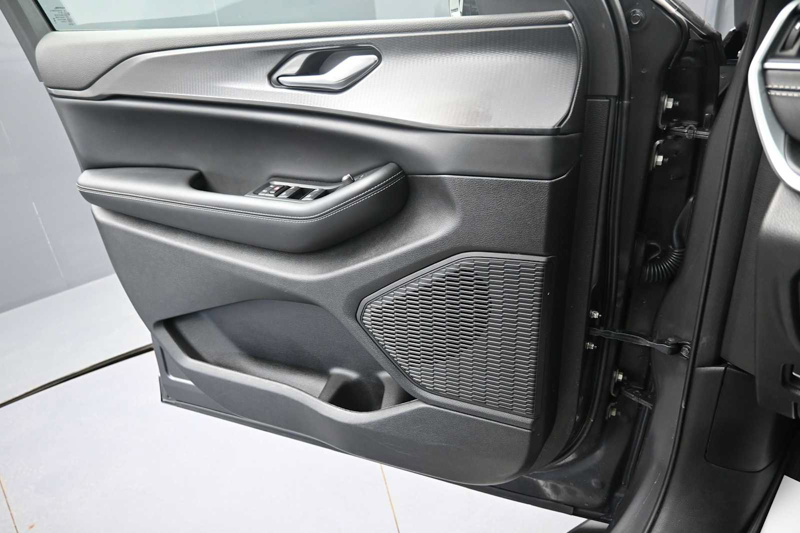 Used 2024 Jeep Grand Cherokee Altitude AWD/4WD image 11