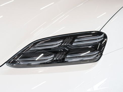 Certified 2025 Porsche Macan 4S Electric image 27