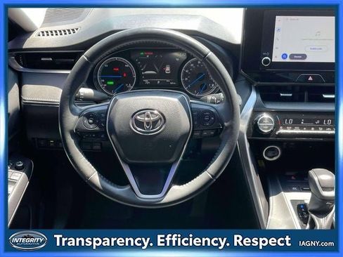 Used 2023 Toyota Venza LE AWD/4WD image 14
