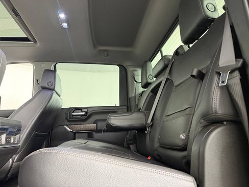 Used 2022 GMC Sierra 3500 Denali w/ Denali Ultimate Package AWD/4WD image 27