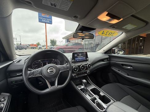 Used 2024 Nissan Sentra SV FWD image 9