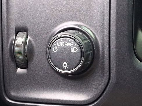 Used 2019 Chevrolet Silverado 1500 Custom w/ Custom Convenience Package image 25