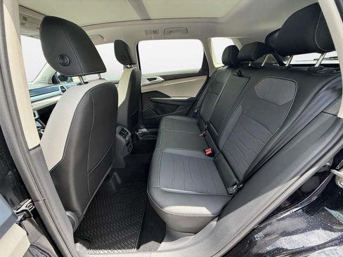 New 2026 Volkswagen Taos SE AWD/4WD image 13