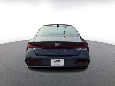Used 2025 Hyundai Elantra SEL image 12