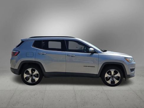 Used 2017 Jeep Compass Latitude w/ Popular Equipment Group FWD image 8