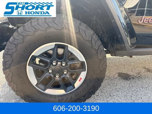 Used 2019 Jeep Wrangler Unlimited Rubicon w/ Dual Top Group AWD/4WD image 10