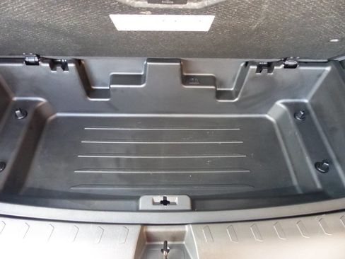 Used 2023 Chevrolet Traverse Premier image 41