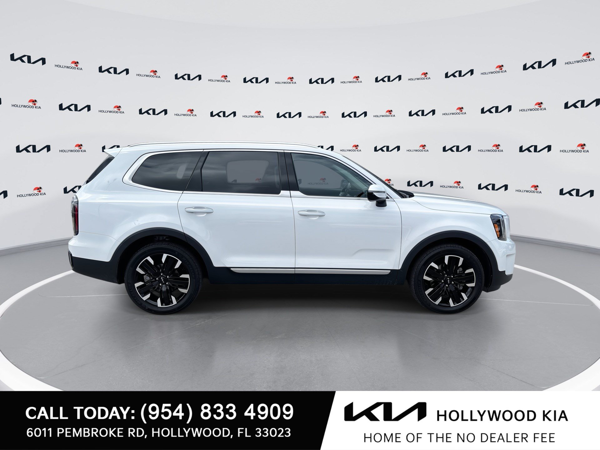 Used 2025 Kia Telluride SX w/ SX Captain's Chair Package AWD/4WD image 9