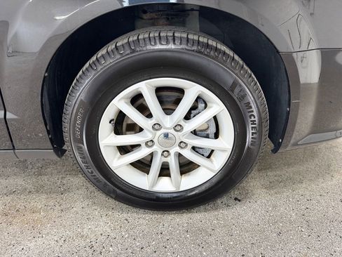 Used 2019 Dodge Grand Caravan SXT FWD image 27