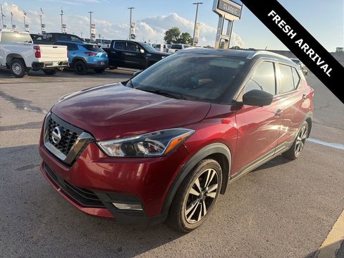 Used 2020 Nissan Kicks SR w/ SR Premium Package FWD image 2