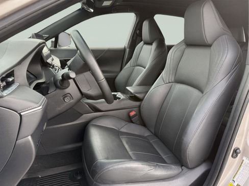 Used 2024 Toyota Venza Limited image 12