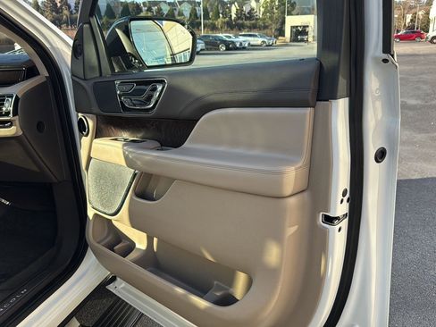 Used 2022 Lincoln Navigator L Reserve image 12