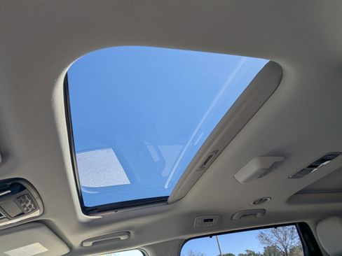 New 2026 Kia Carnival SX FWD image 30