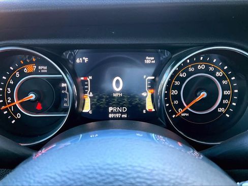 Used 2019 Jeep Wrangler Unlimited Sahara image 25