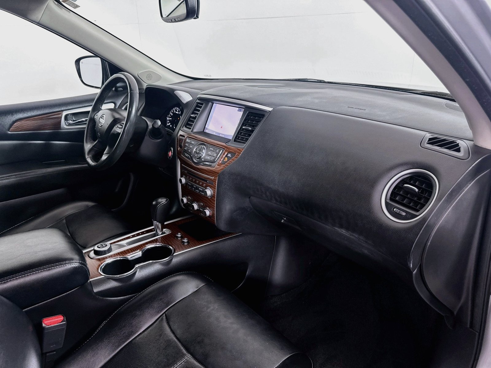 Used 2017 Nissan Pathfinder Platinum AWD/4WD image 30