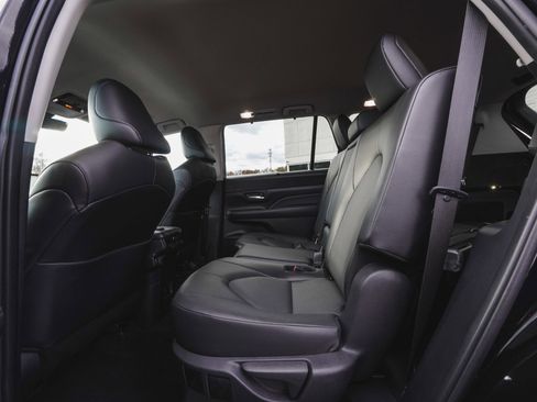 Used 2024 Toyota Grand Highlander XLE image 27