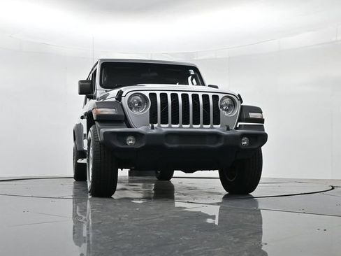 Used 2020 Jeep Gladiator Sport w/ Quick Order Package 24S AWD/4WD image 36