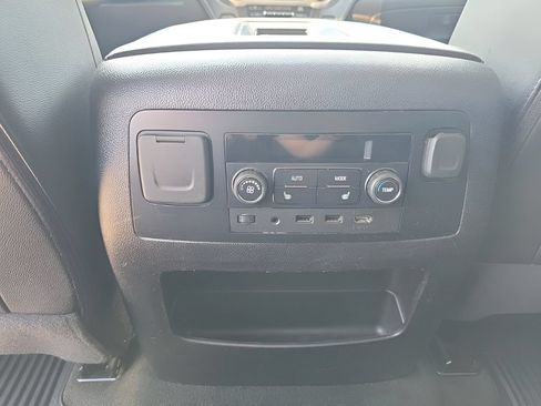 Used 2018 GMC Yukon SLT w/ Premium Edition AWD/4WD image 21