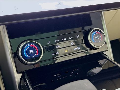 Used 2023 Land Rover Range Rover SE image 16