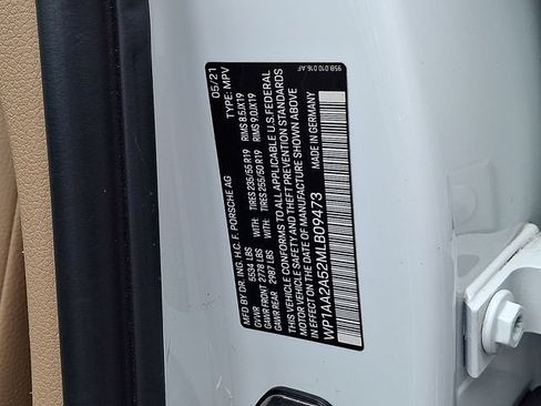 Certified 2021 Porsche Macan AWD/4WD image 31