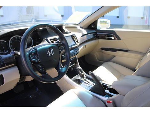 Used 2017 Honda Accord EX-L image 9