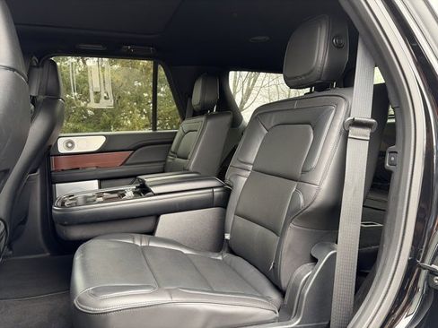Used 2018 Lincoln Navigator Reserve w/ Technology Package image 17