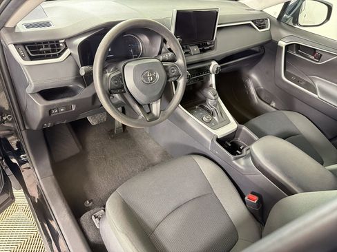Used 2025 Toyota RAV4 LE AWD/4WD image 4