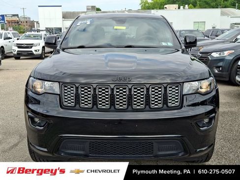 Used 2019 Jeep Grand Cherokee Altitude AWD/4WD image 3