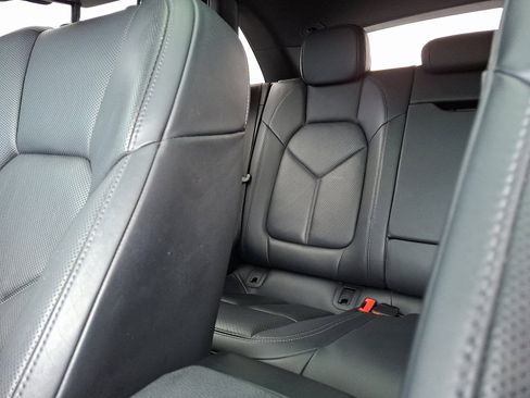 Used 2020 Porsche Macan S image 18