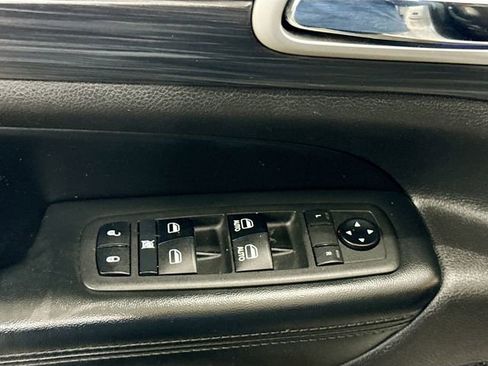 Used 2019 Jeep Grand Cherokee Altitude image 18