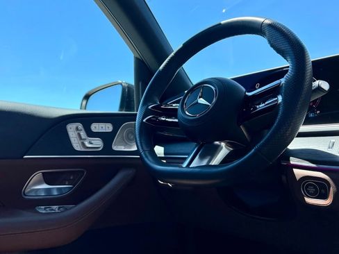 Used 2024 Mercedes-Benz GLS 450 4MATIC image 8