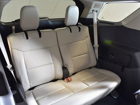 Used 2020 Ford Explorer Platinum w/ Premium Technology Package image 41