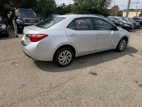 Used 2019 Toyota Corolla LE FWD image 4