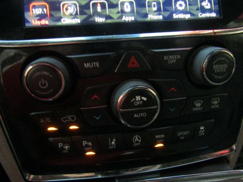 Used 2019 Jeep Grand Cherokee Limited AWD/4WD image 19