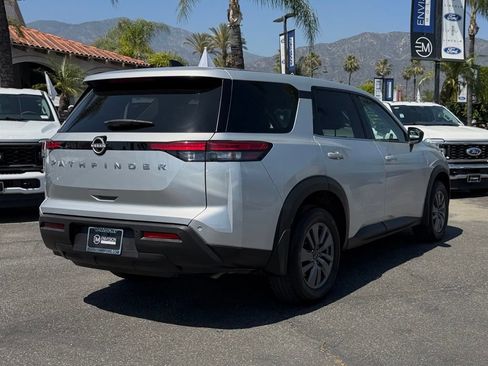 Used 2024 Nissan Pathfinder S FWD image 10