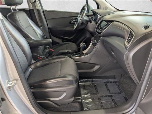 Used 2019 Chevrolet Trax LT w/ LT Convenience Package FWD image 19