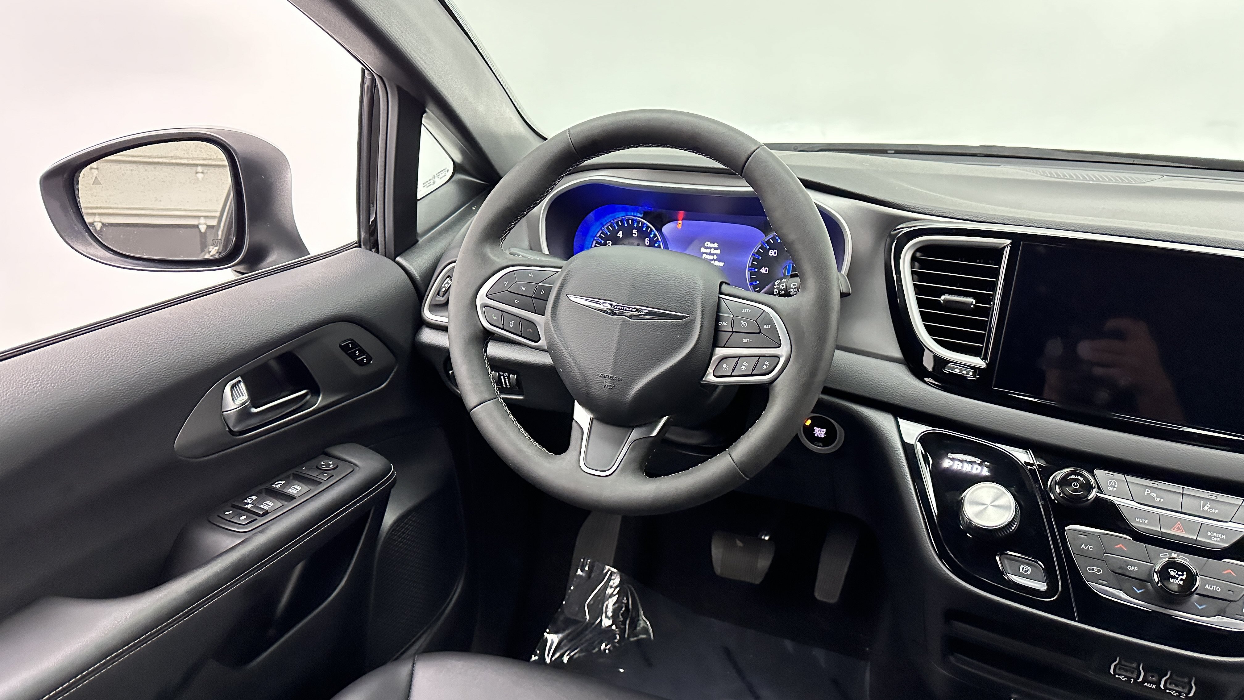 Used 2025 Chrysler Pacifica Select FWD image 29