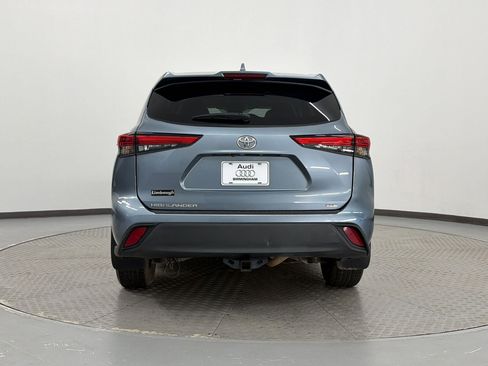 Used 2022 Toyota Highlander XLE FWD image 9