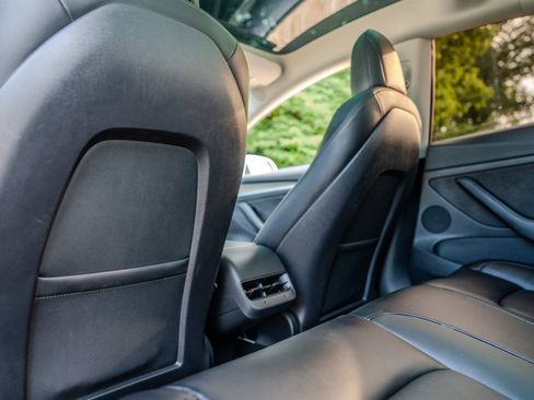 Used 2023 Tesla Model 3 Standard Range RWD image 29