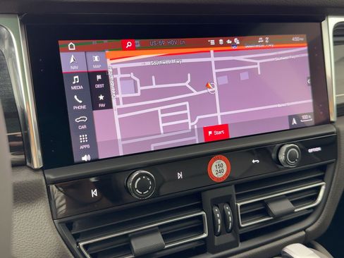 Certified 2026 Porsche Macan AWD/4WD image 23