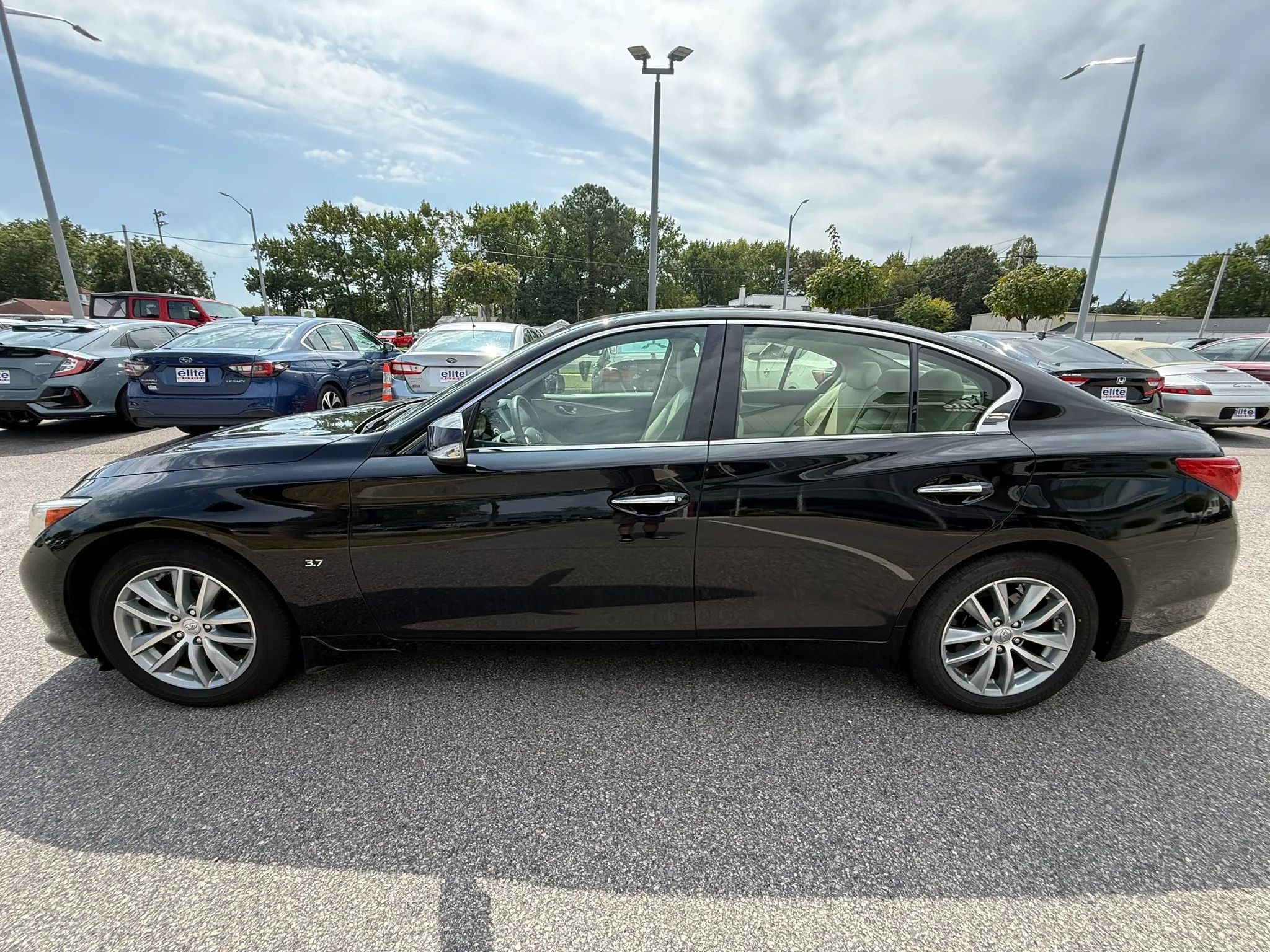 Used 2015 INFINITI Q50 Premium w/ All Weather Package AWD/4WD image 4