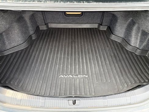 Used 2017 Toyota Avalon XLE Premium w/ All Weather Liner Package FWD image 32
