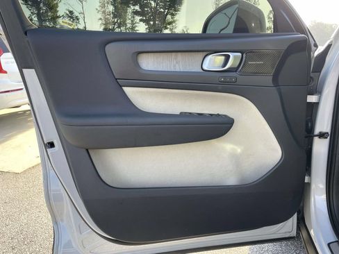Used 2022 Volvo XC40 T5 Inscription w/ Climate Package AWD/4WD image 5