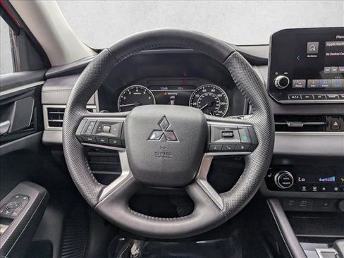 Used 2024 Mitsubishi Outlander SE image 24