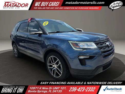 Used 2018 Ford Explorer XLT w/ Equipment Group 202A FWD image 3