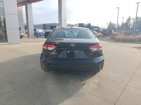 Used 2022 Toyota Corolla LE image 6