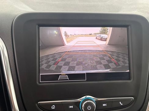 Used 2022 Chevrolet Equinox LT FWD image 9