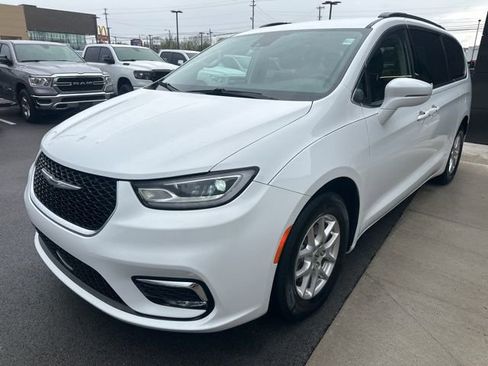 Used 2022 Chrysler Pacifica Touring-L image 7