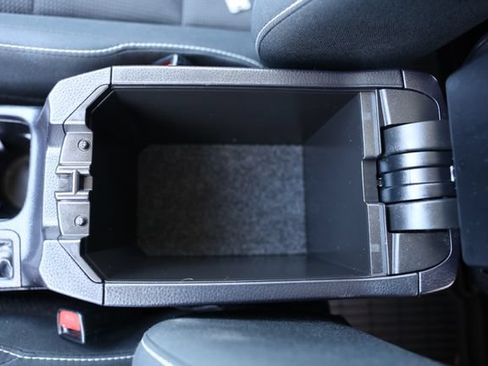 Used 2018 Toyota RAV4 XLE AWD/4WD image 32