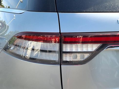 Used 2020 Lincoln Aviator Reserve image 25